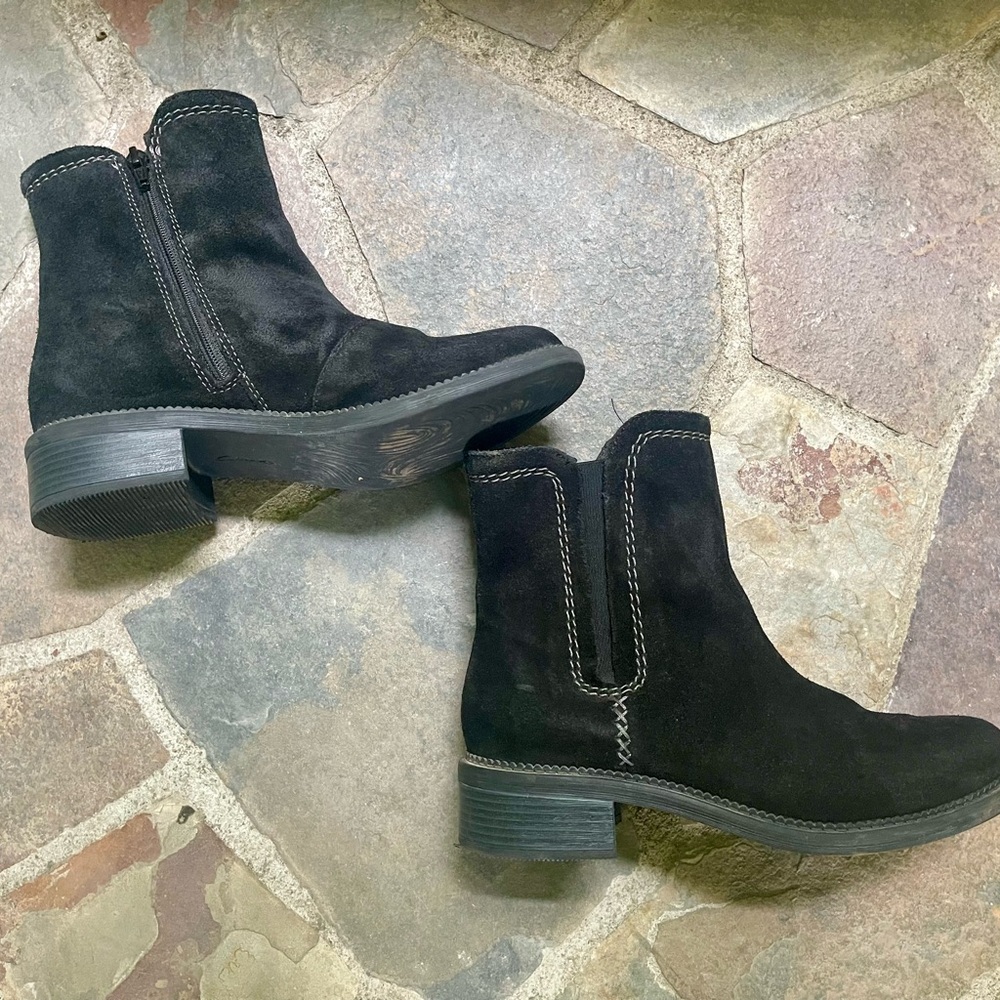 CLARKS Black Chelsea Ankle Boots 7 - Picture 9 of 11